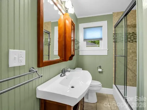 104 W Lake Avenue Hendersonville NC 28739