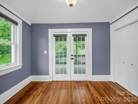 104 W Lake Avenue Hendersonville NC 28739