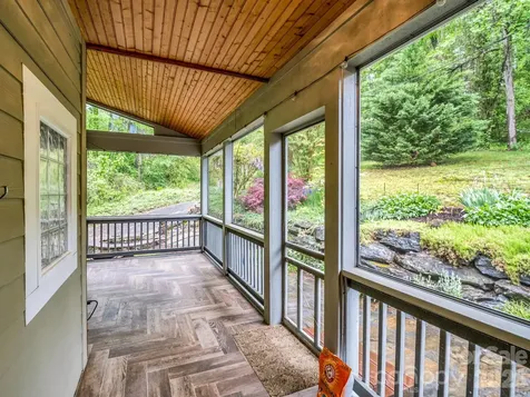 104 W Lake Avenue Hendersonville NC 28739