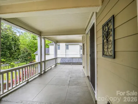 104 W Lake Avenue Hendersonville NC 28739