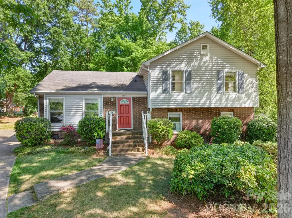 1511 Ormsby Court Charlotte NC 28211
