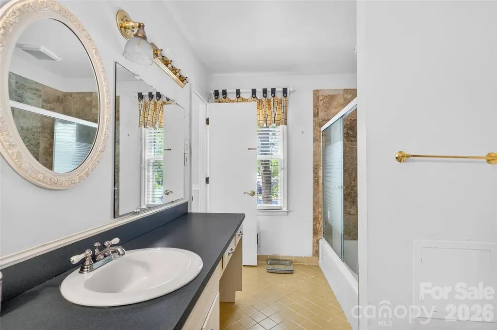 1511 Ormsby Court Charlotte NC 28211