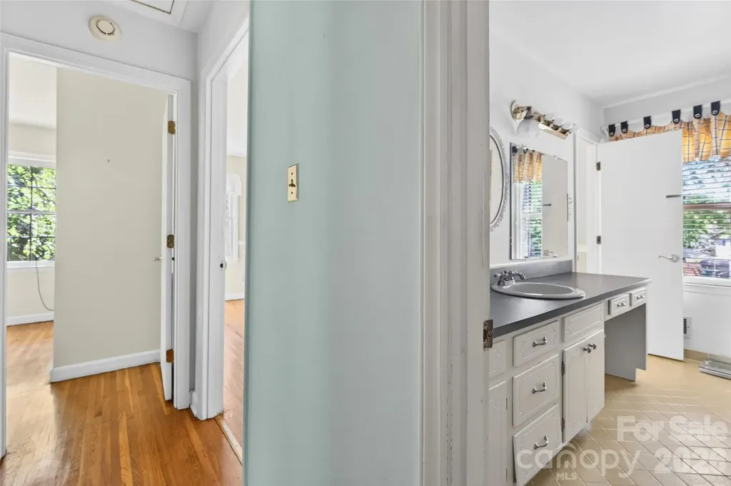 1511 Ormsby Court Charlotte NC 28211
