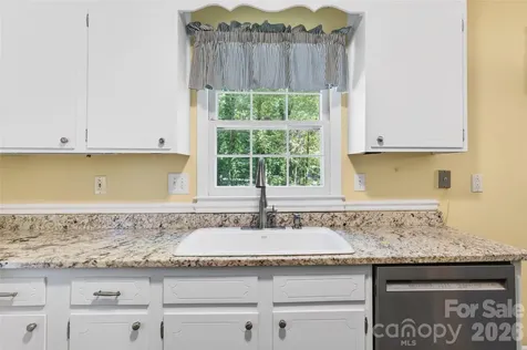 1511 Ormsby Court Charlotte NC 28211