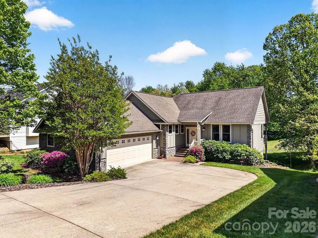 24 Triple Fairways Drive Hendersonville NC 28739