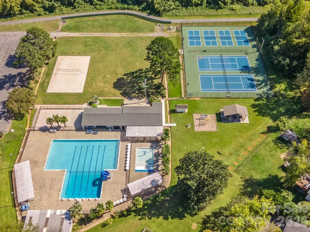 7401 Woodstream Drive Charlotte NC 28210