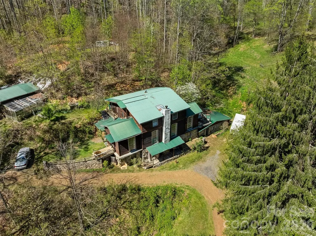 1717 Howard Moore Road Hot Springs NC 28743