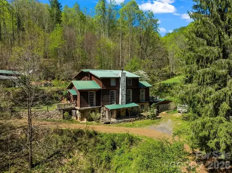 1717 Howard Moore Road Hot Springs NC 28743