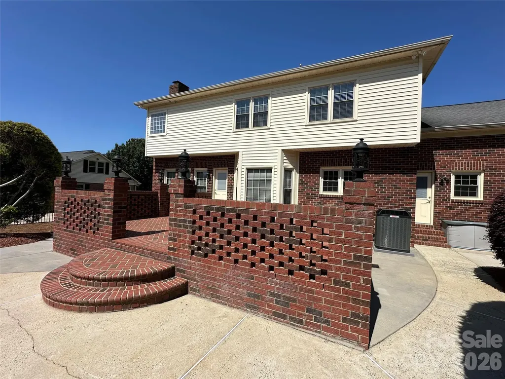8219 Deer Drive Harrisburg NC 28075