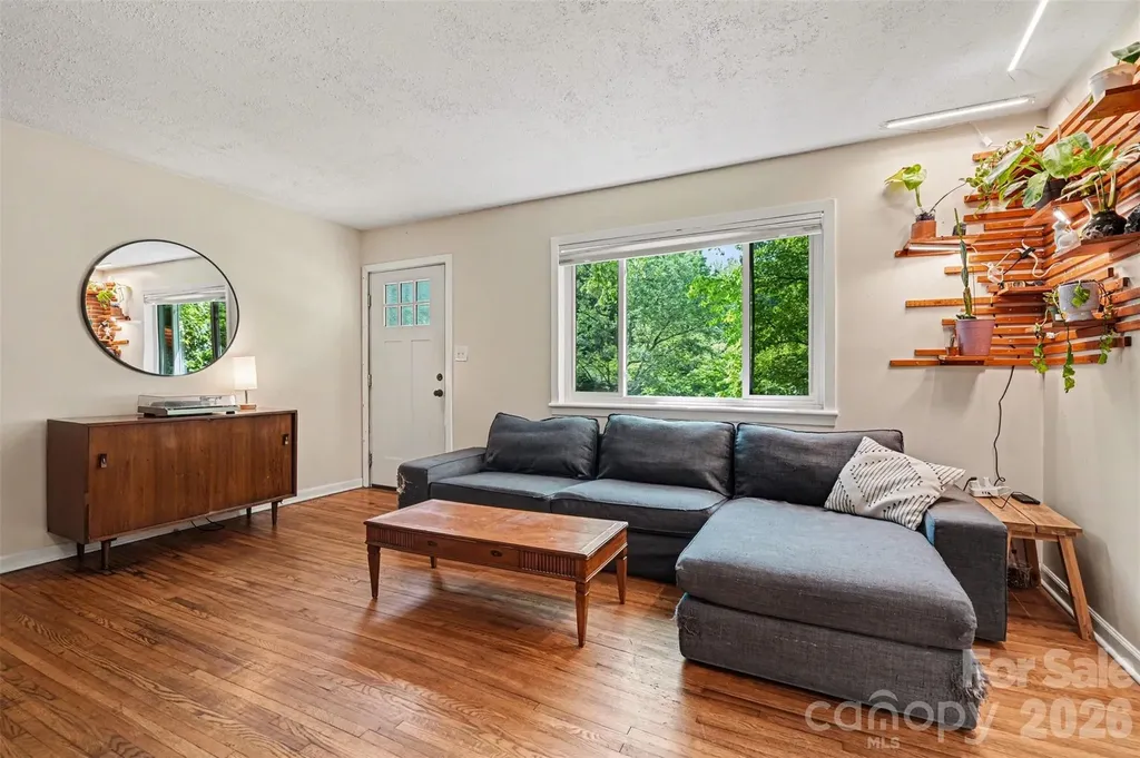 3942 Glenville Avenue Charlotte NC 28215