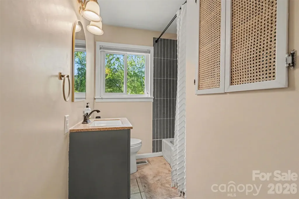 3942 Glenville Avenue Charlotte NC 28215