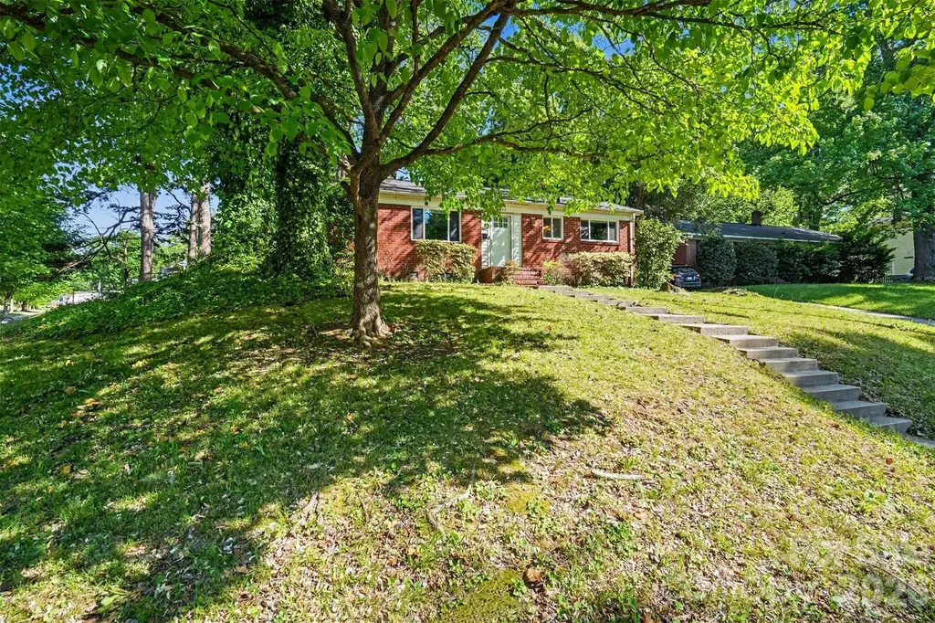 3942 Glenville Avenue Charlotte NC 28215