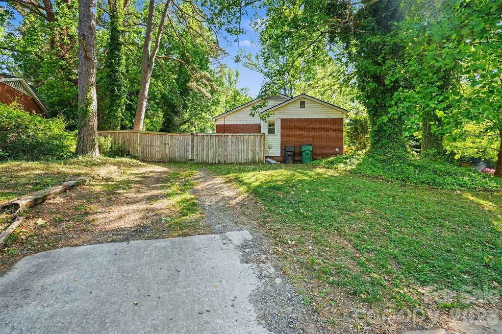 3942 Glenville Avenue Charlotte NC 28215