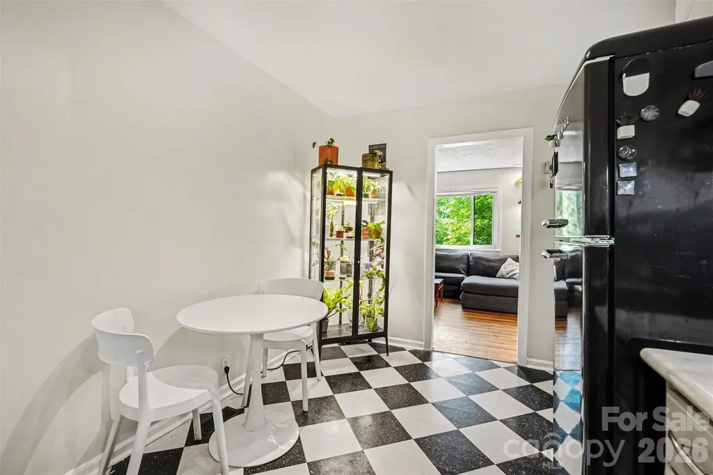 3942 Glenville Avenue Charlotte NC 28215