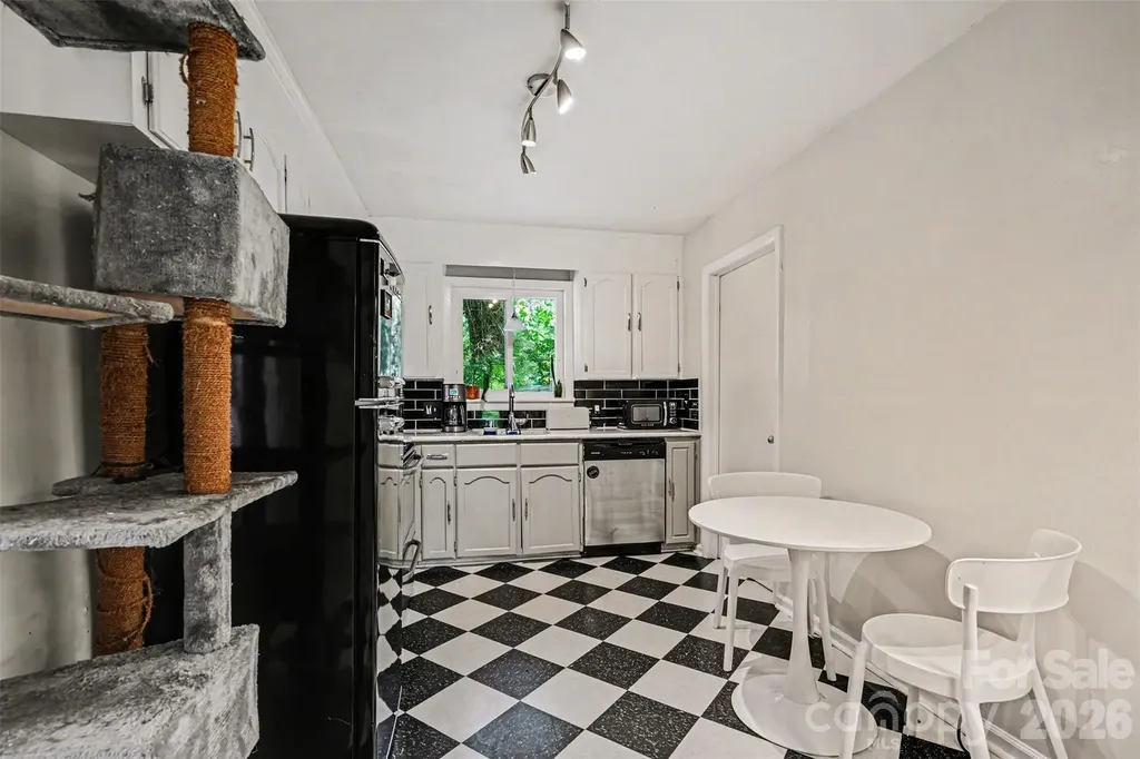 3942 Glenville Avenue Charlotte NC 28215