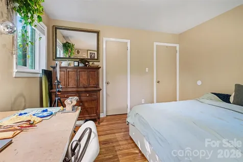 3942 Glenville Avenue Charlotte NC 28215