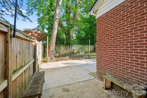 3942 Glenville Avenue Charlotte NC 28215