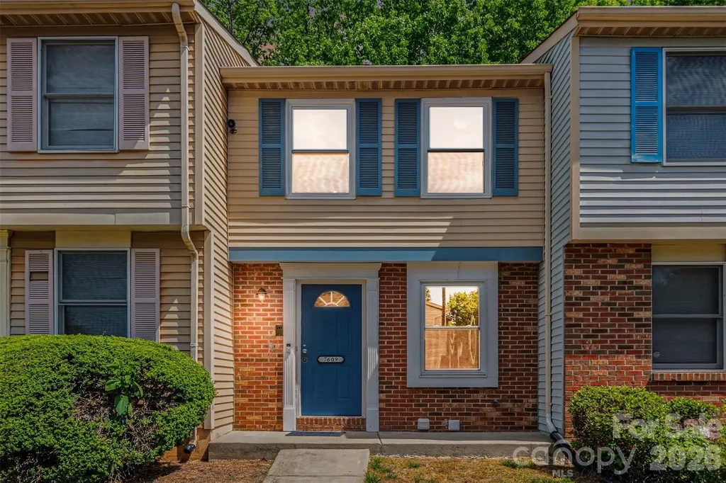 7609 Holly Grove Court Charlotte NC 28227