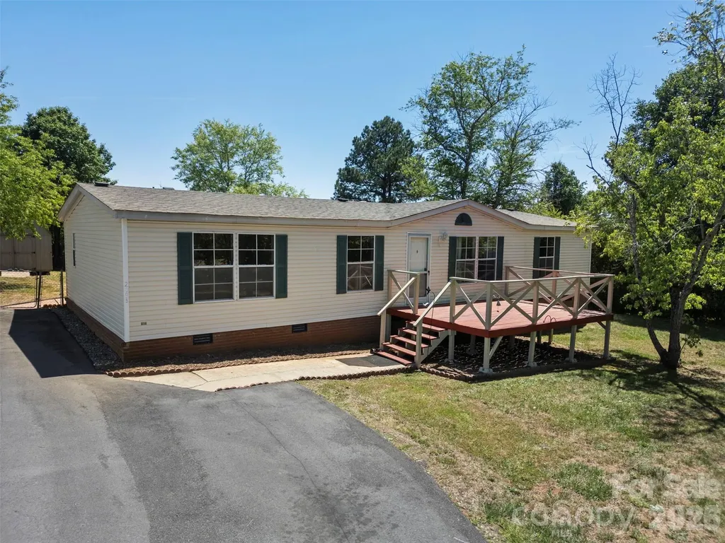 2095 Wildwood Drive Hickory NC 28601