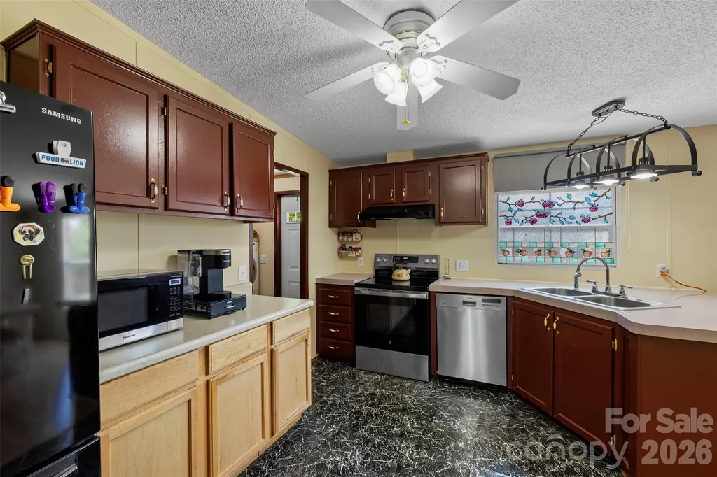 2095 Wildwood Drive Hickory NC 28601