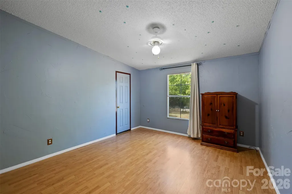 2095 Wildwood Drive Hickory NC 28601