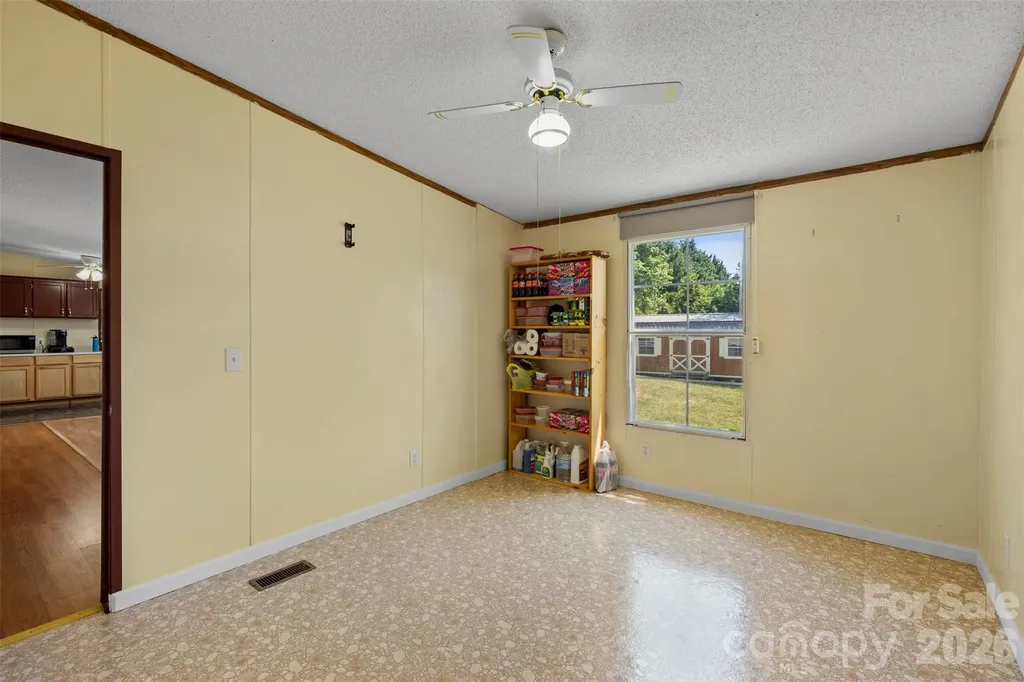 2095 Wildwood Drive Hickory NC 28601
