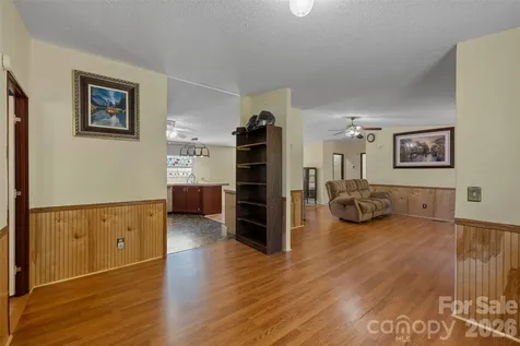 2095 Wildwood Drive Hickory NC 28601