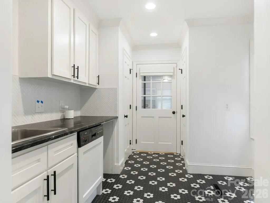 2738 Beverwyck Road Charlotte NC 28211