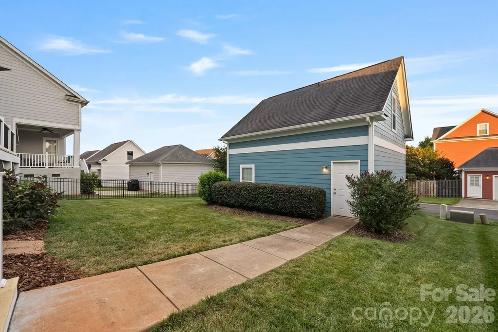 2319 Lochview Street Pineville NC 28134