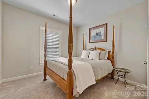 2319 Lochview Street Pineville NC 28134