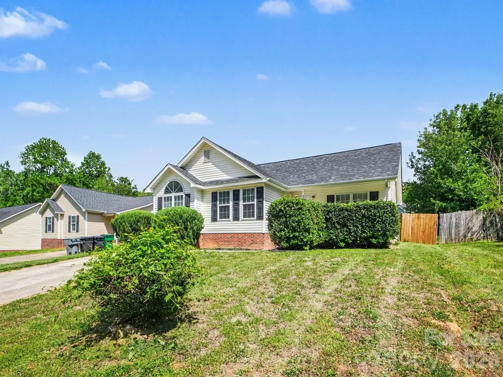 3744 Capps Hill Drive Charlotte NC 28216