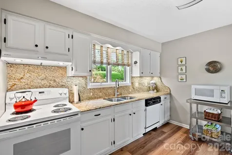 108 Kyfields Drive Weaverville NC 28787