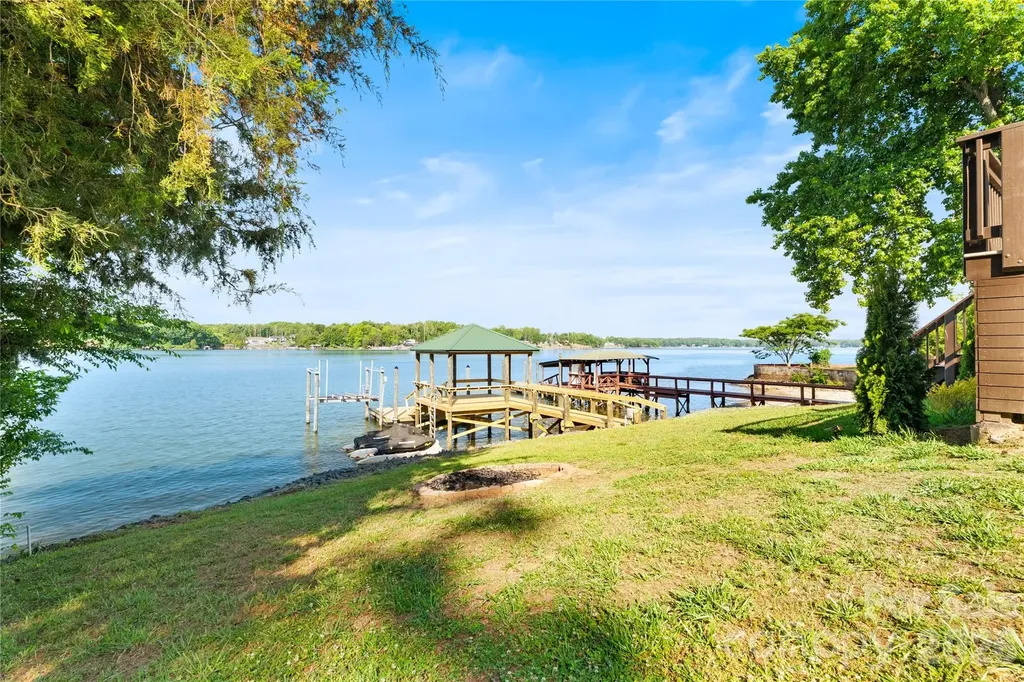 8611 Island Point Road Charlotte NC 28278