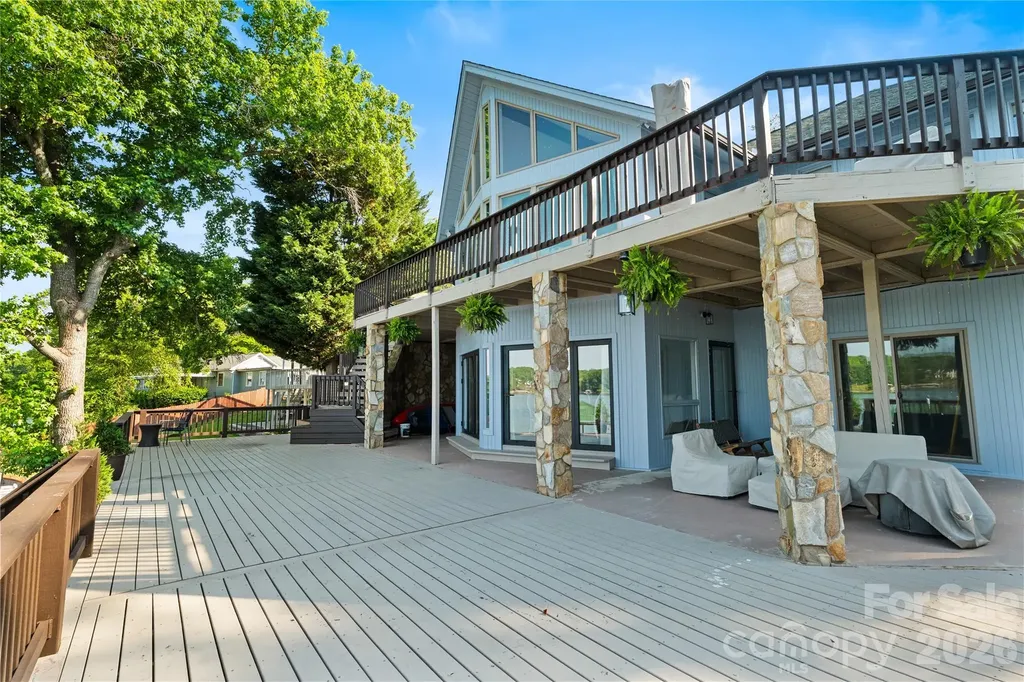 8611 Island Point Road Charlotte NC 28278