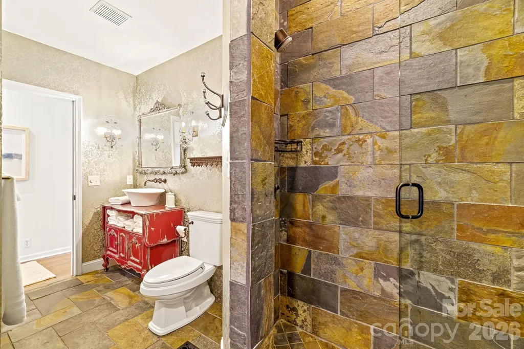 1052 Toxaway Drive Lake Toxaway NC 28747