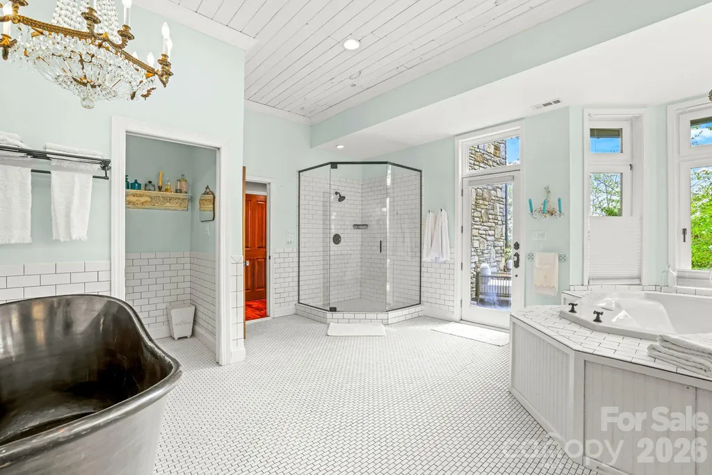 1052 Toxaway Drive Lake Toxaway NC 28747