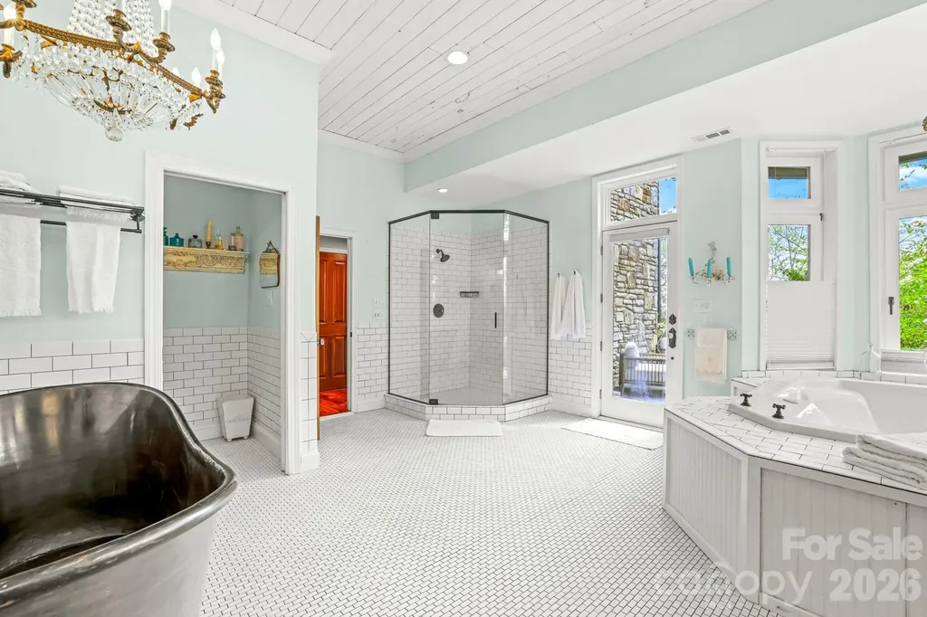 1052 Toxaway Drive Lake Toxaway NC 28747