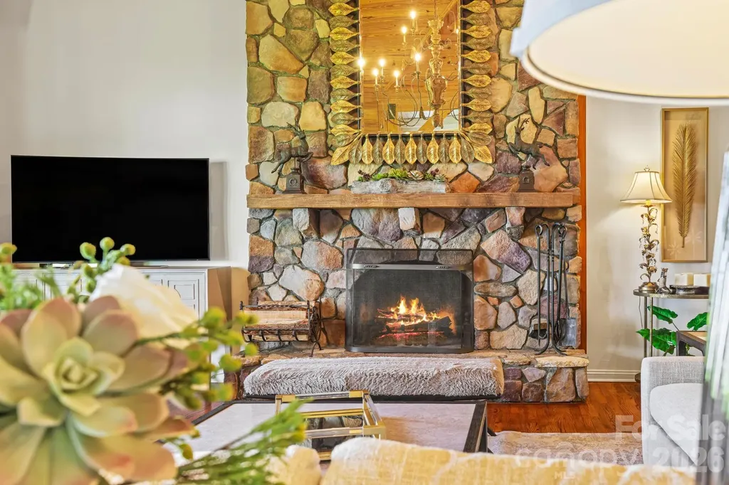 1052 Toxaway Drive Lake Toxaway NC 28747
