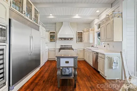 1052 Toxaway Drive Lake Toxaway NC 28747