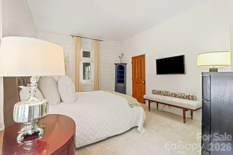 1052 Toxaway Drive Lake Toxaway NC 28747