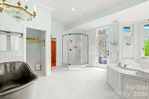 1052 Toxaway Drive Lake Toxaway NC 28747