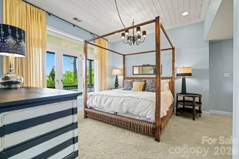 1052 Toxaway Drive Lake Toxaway NC 28747