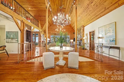 1052 Toxaway Drive Lake Toxaway NC 28747