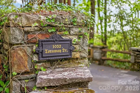 1052 Toxaway Drive Lake Toxaway NC 28747