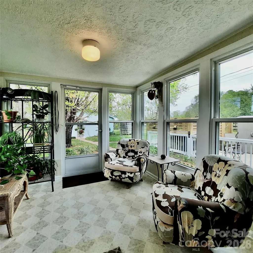 604 Substation Street Hendersonville NC 28792