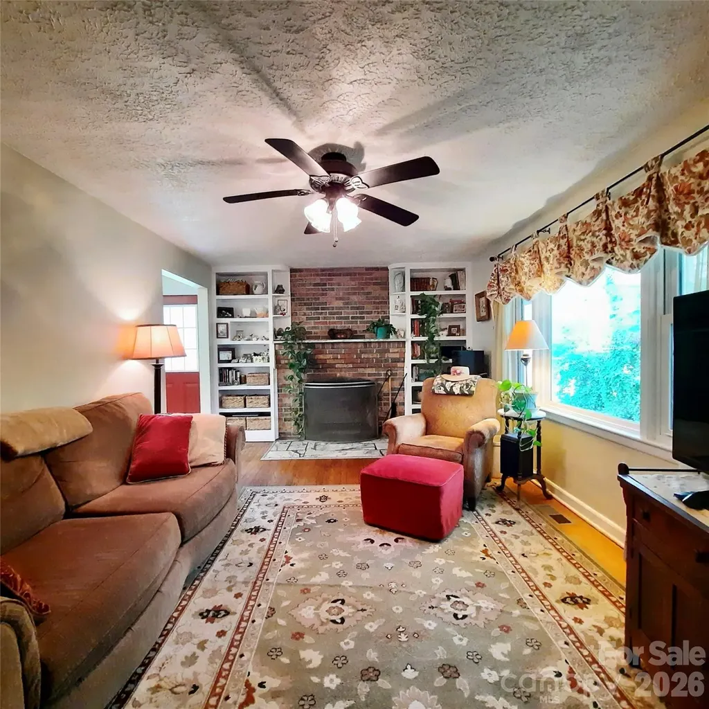 604 Substation Street Hendersonville NC 28792