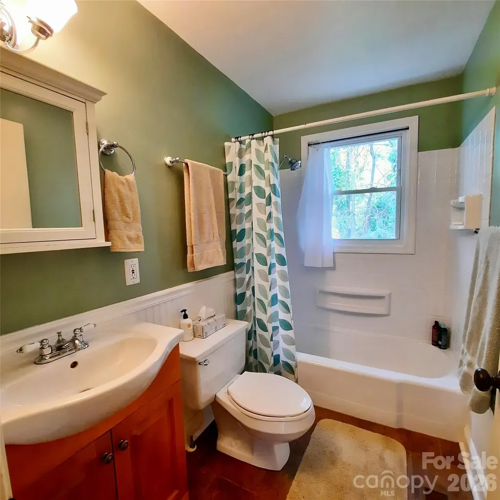 604 Substation Street Hendersonville NC 28792