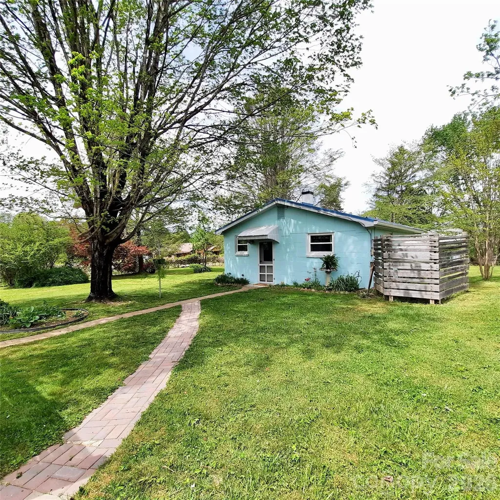 604 Substation Street Hendersonville NC 28792
