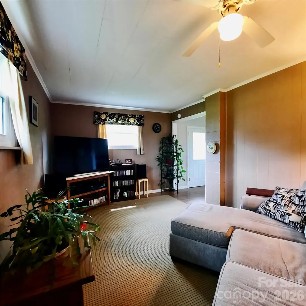 604 Substation Street Hendersonville NC 28792
