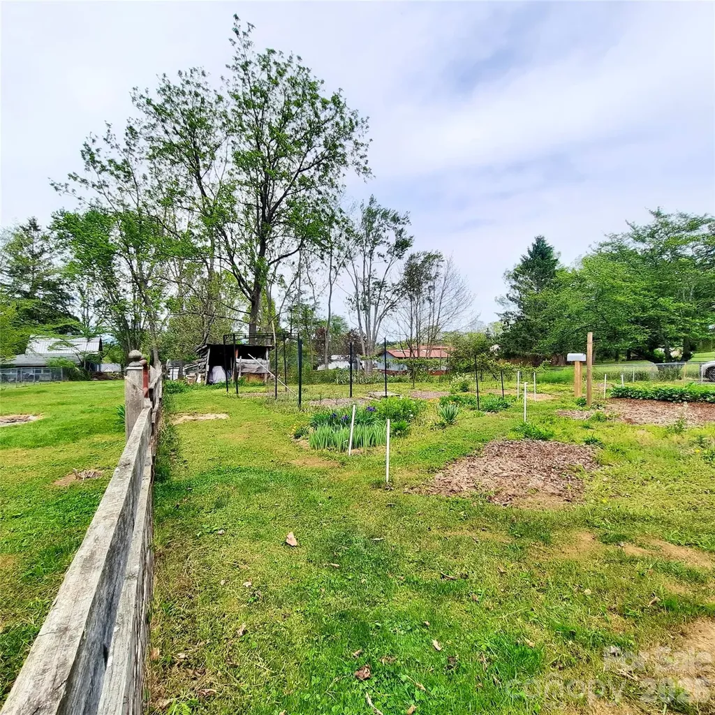 604 Substation Street Hendersonville NC 28792